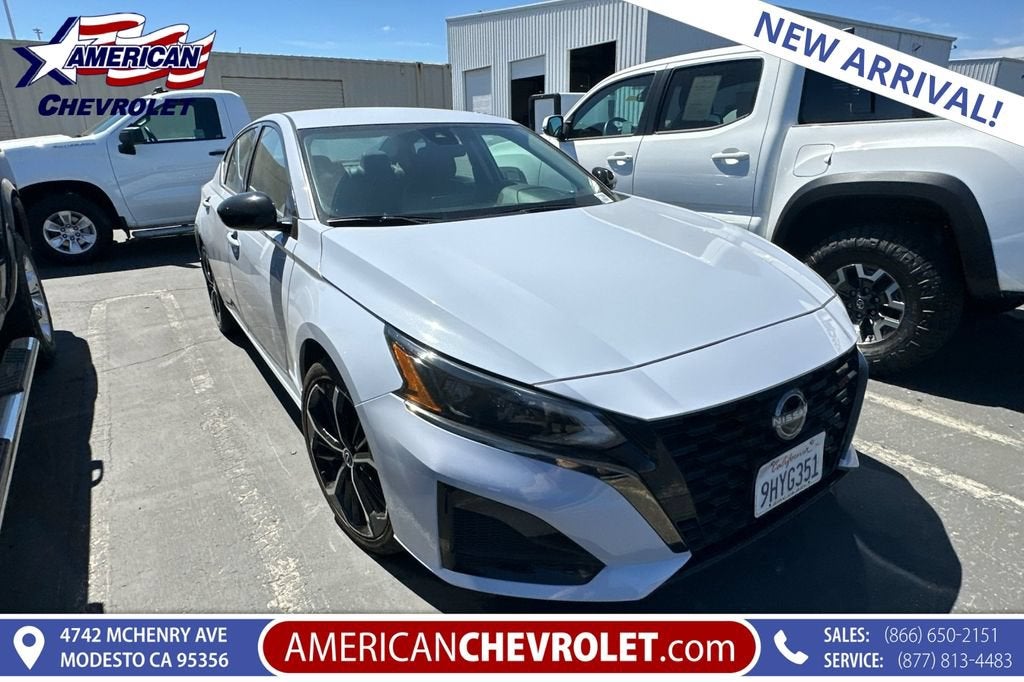 2023 Nissan Altima 2.5 SR in Gray Sky Pearl — front three-quarter view