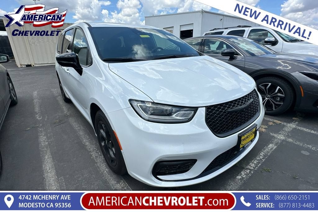 2024 Chrysler Pacifica Hybrid S Appearance Pkg in Bright White Cl — front three-quarter view